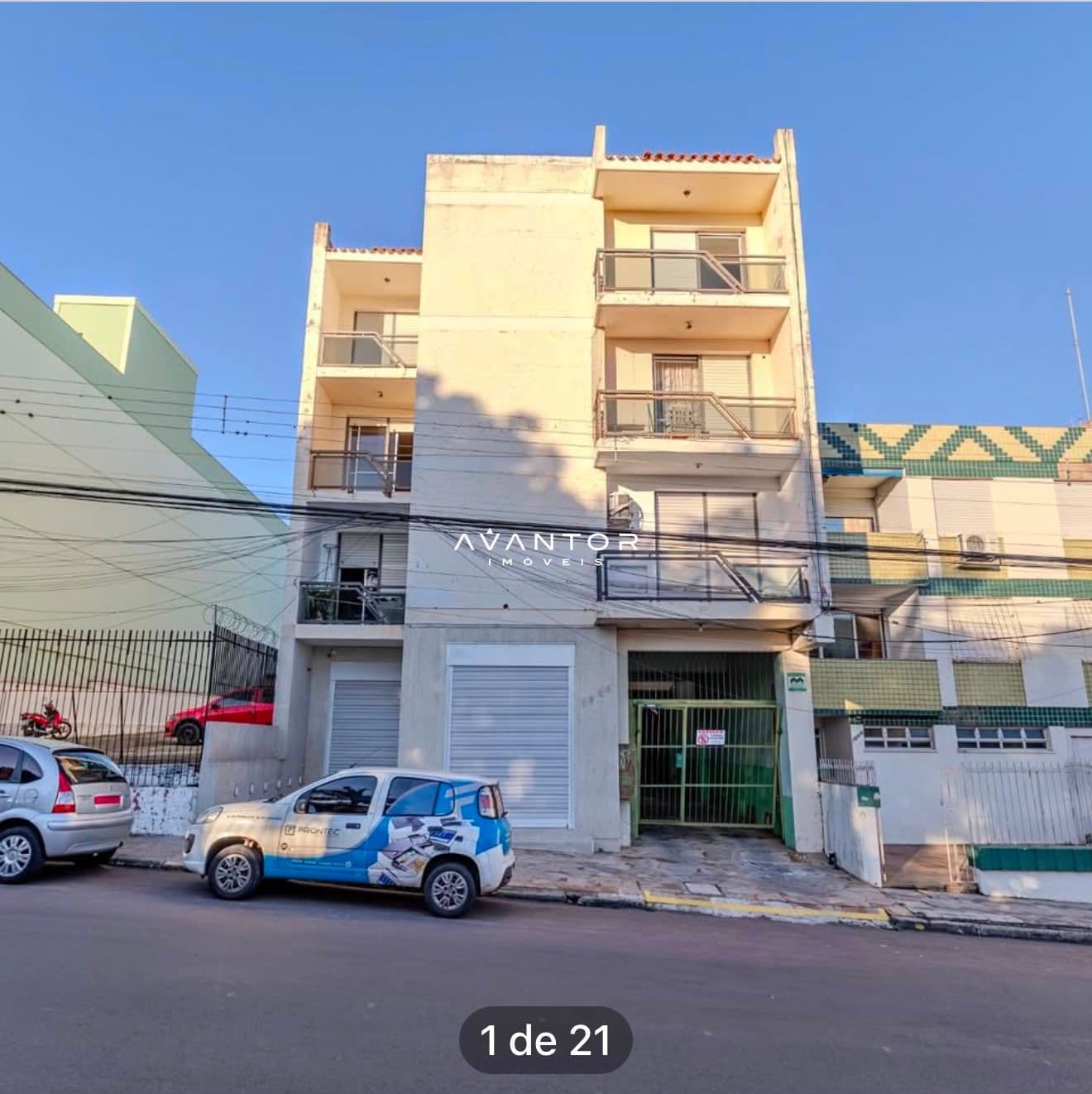 Fachada do prédio com garagem — Apartamento com 2 quartos à venda em Nossa Senhora de Fátima, Santa Maria/RS