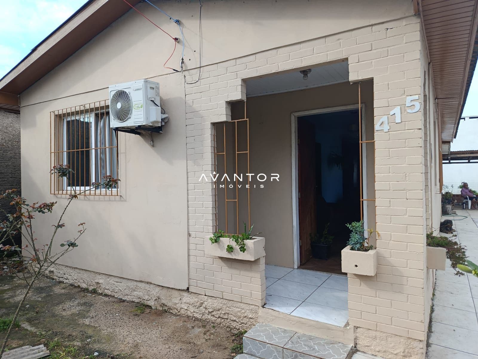 Fachada da casa com hall de entrada — Casa com 2 quartos à venda em Nossa Senhora do Rosário, Santa Maria/RS
