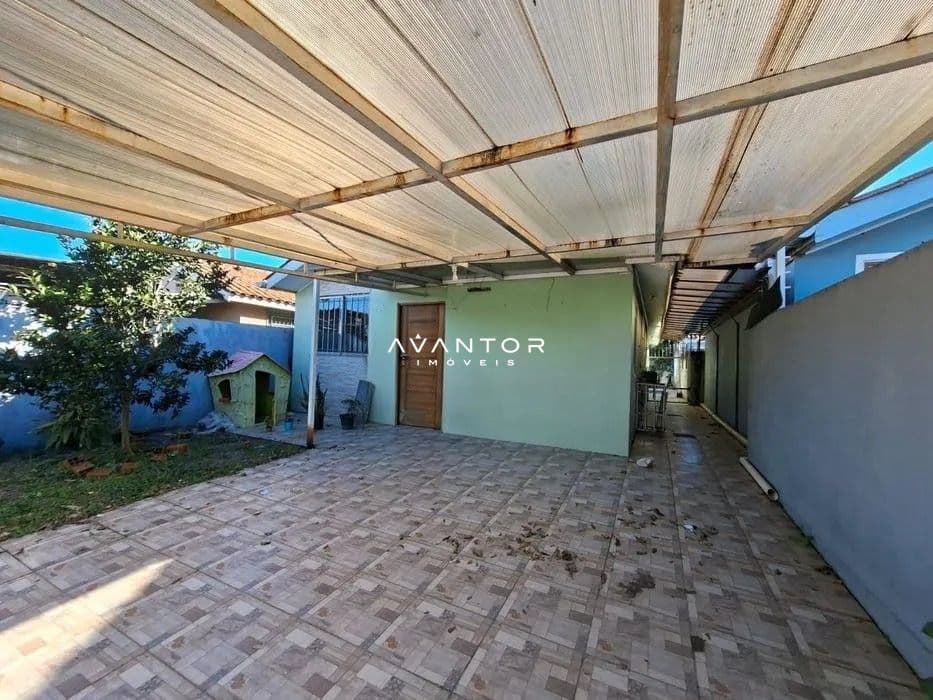 Pátio com cobertura retrátil — Casa com 3 quartos à venda em Camobi, Santa Maria/RS