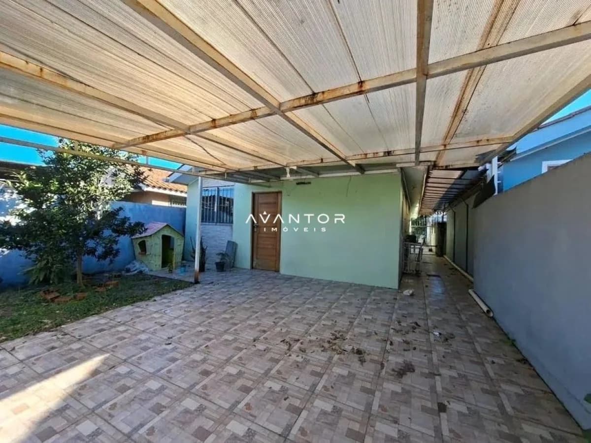 Pátio com cobertura retrátil — Casa com 3 quartos à venda em Camobi, Santa Maria/RS