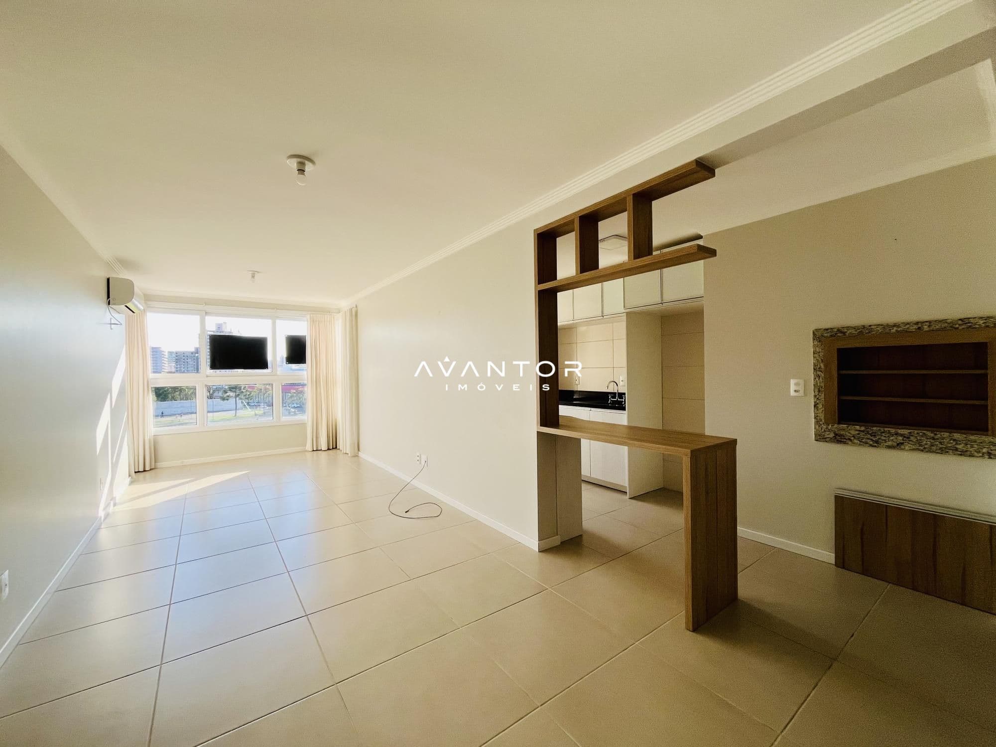 Sala integrada com cozinha e armários — Apartamento com 2 quartos à venda em Nossa Senhora das Dores, Santa Maria/RS