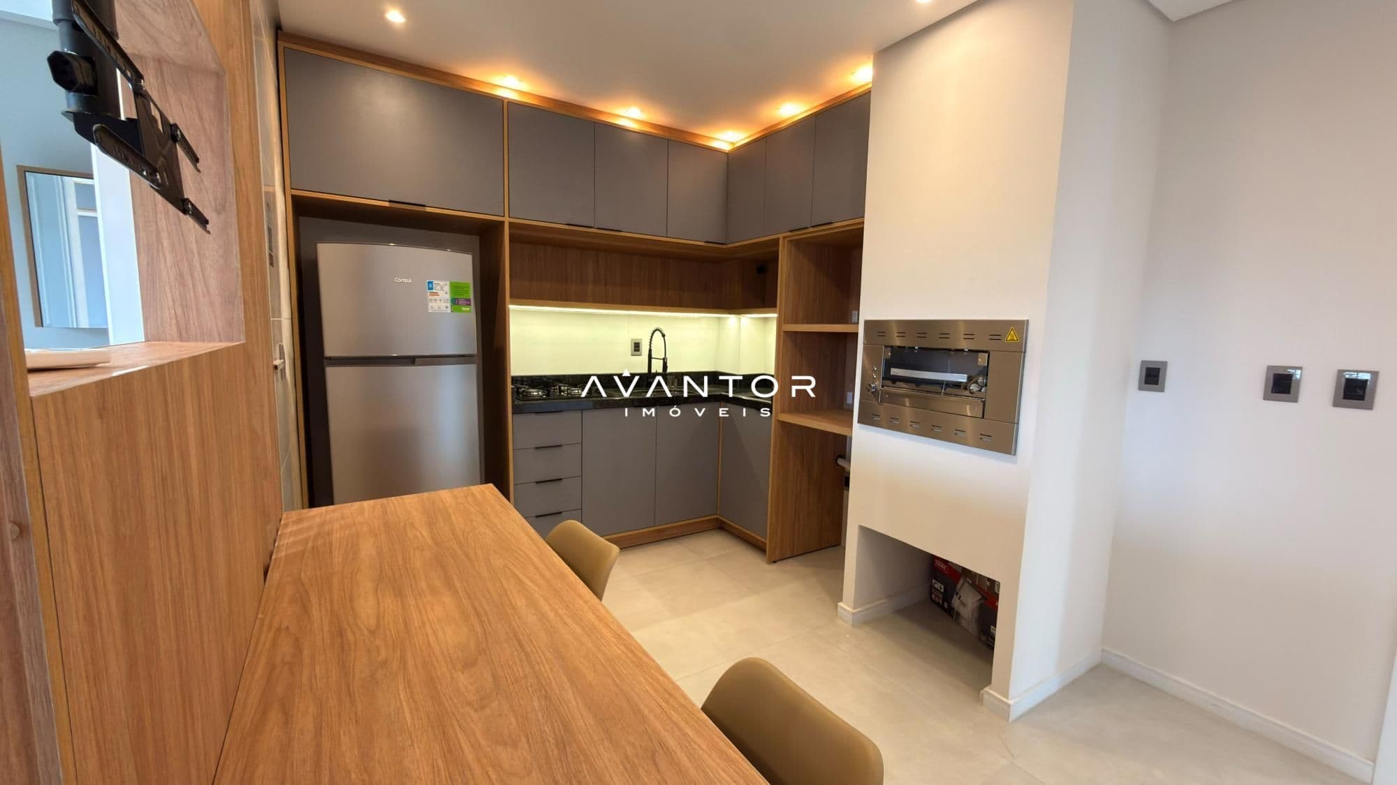 Cozinha com armários planejados — Studio com 1 quarto para alugar no Edifício Studio Alfa, em Camobi, Santa Maria/RS
