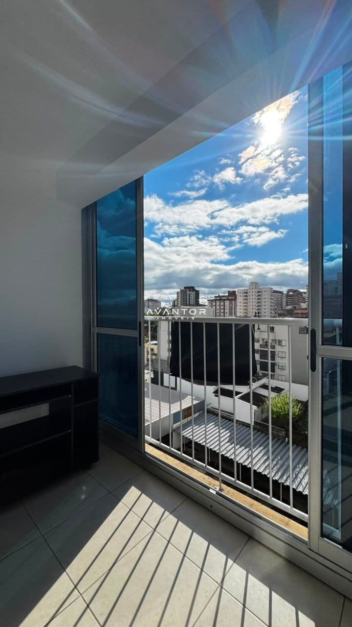 Sacada com vista para a cidade — Apartamento com 2 quartos para alugar em Centro, Santa Maria/RS