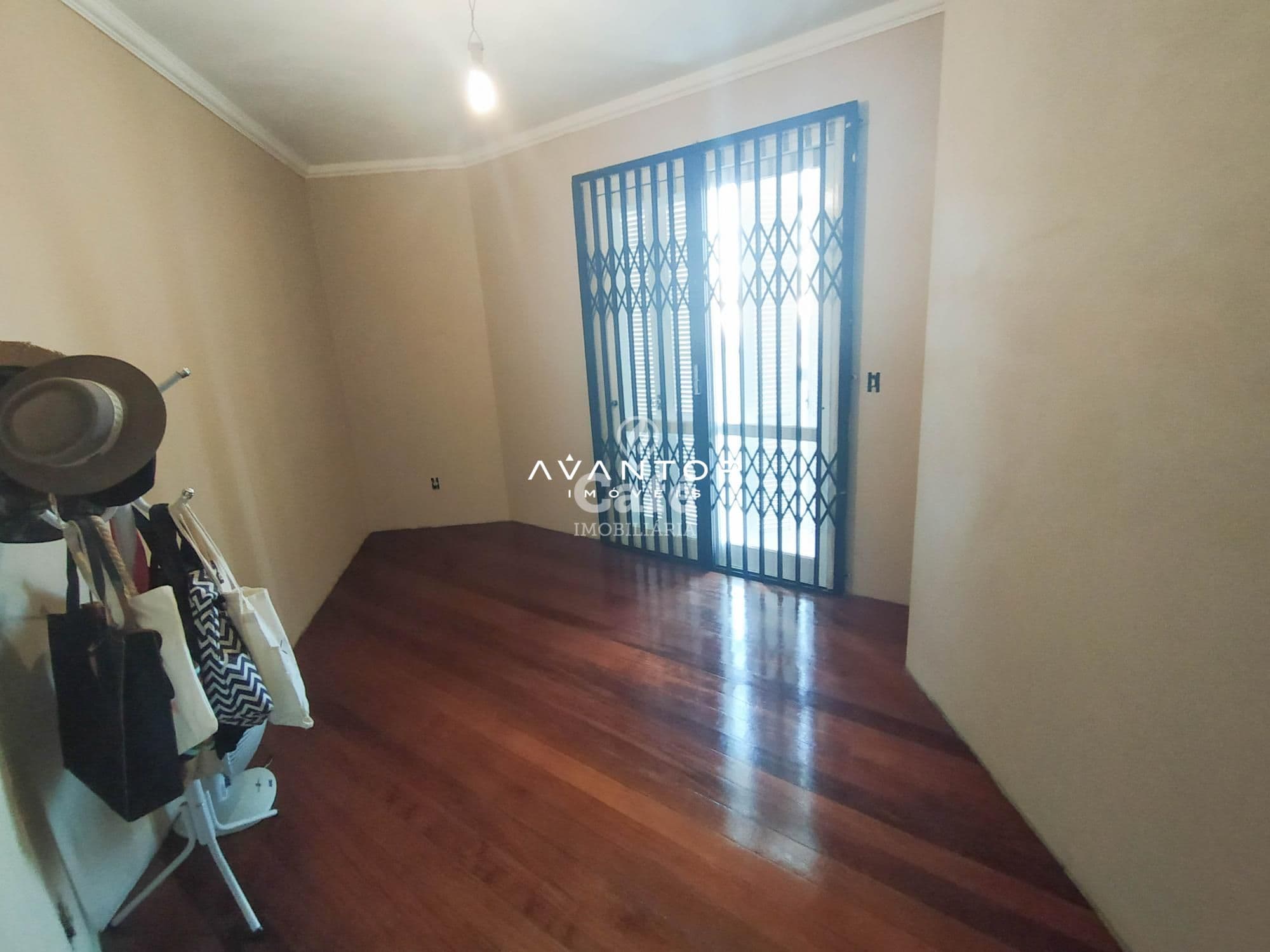 Casa, 4 Dormitórios, 1 Suíte, 3 Banheiros, 2 Vagas, Pátio, Salão De Festas, Churrasqueira — Casa com 4 quartos à venda em Dom Antônio Reis, Santa Maria/RS