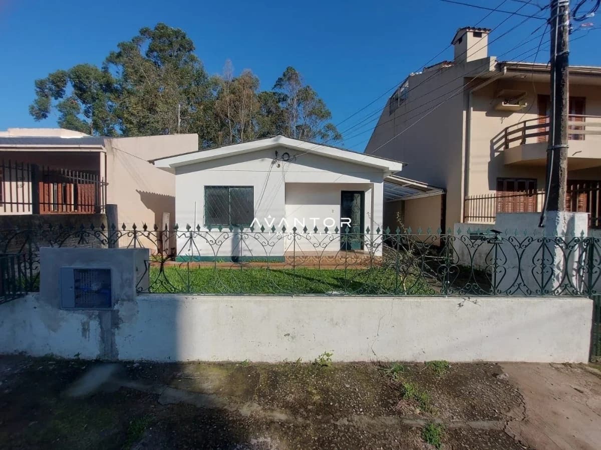 Fachada da casa com terraço — Casa com 2 quartos à venda em Camobi, Santa Maria/RS