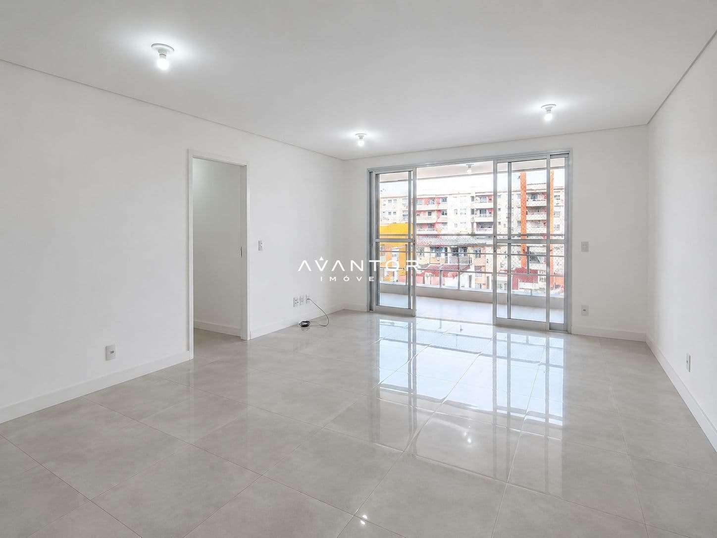 Sala de estar com sacada e vista para rua — Apartamento com 3 quartos à venda em Bonfim, Santa Maria/RS