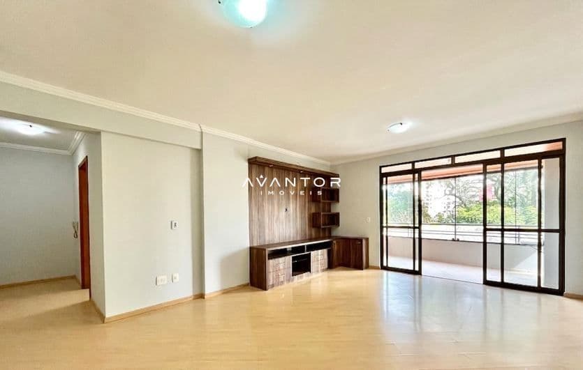 Sala de estar com sacada e armários planejados — Apartamento com 3 quartos à venda em Bonfim, Santa Maria/RS