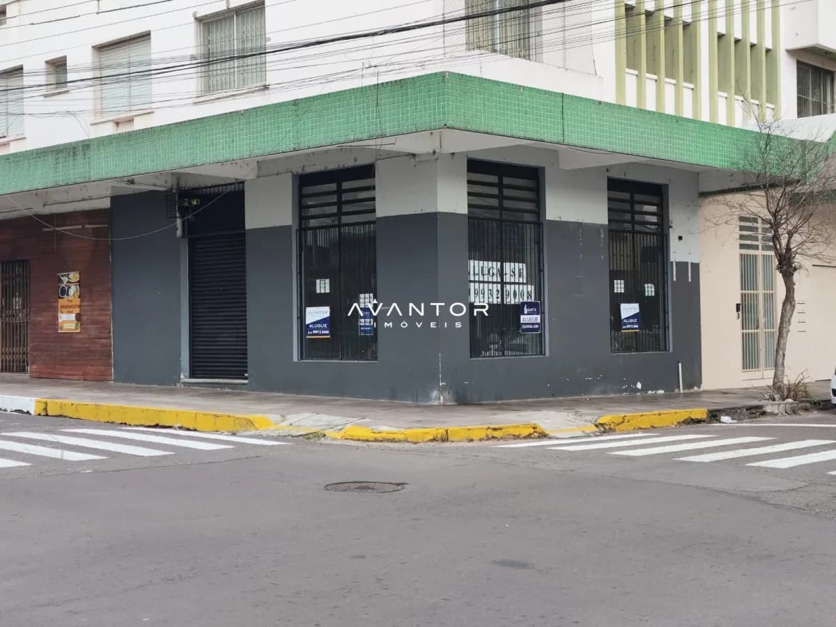 Fachada comercial com vitrines — Loja com 1 sala para alugar em Centro, Santa Maria/RS