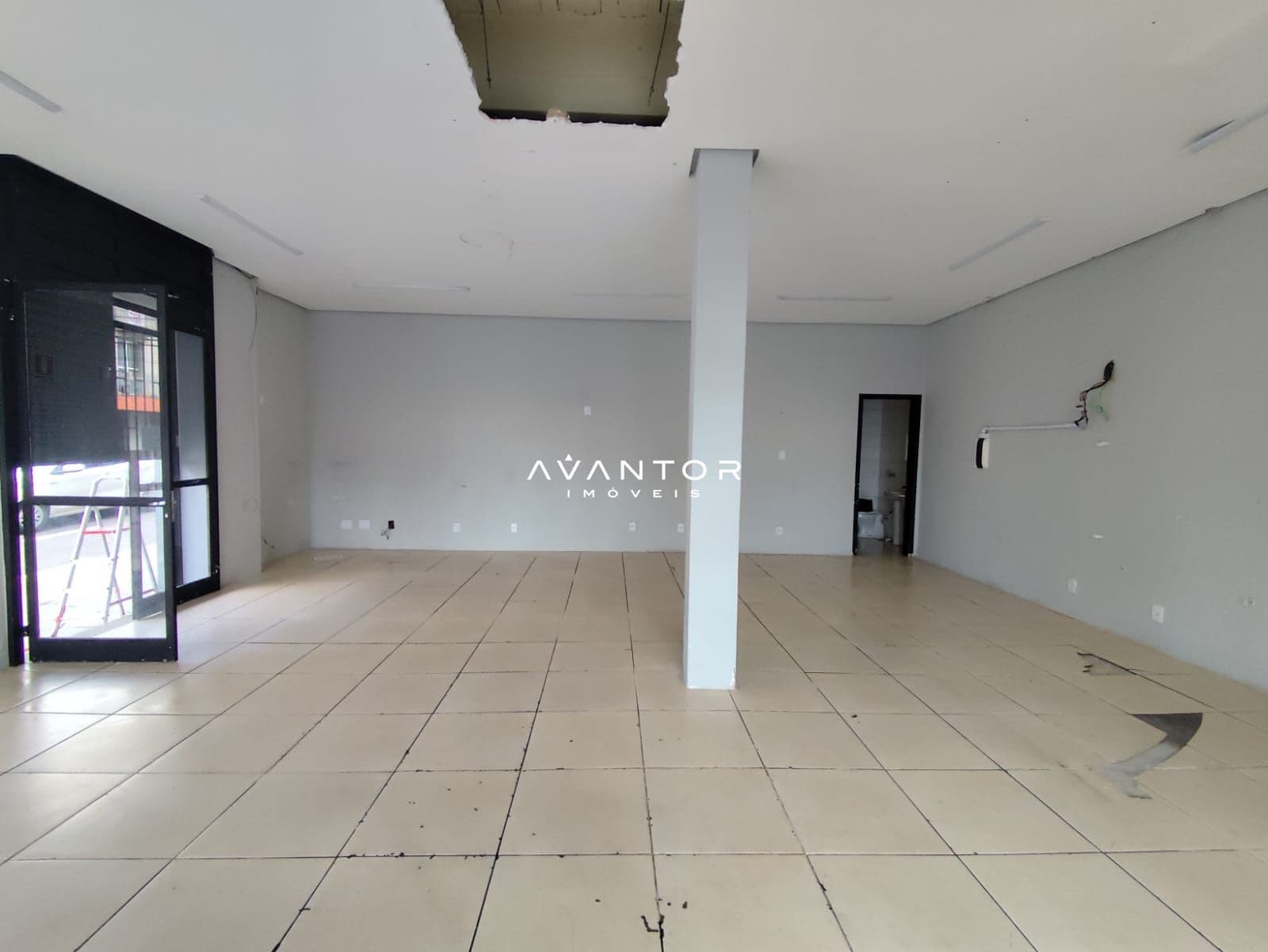 Loja com 1 sala para alugar em Centro, Santa Maria/RS — foto 2 de 5
