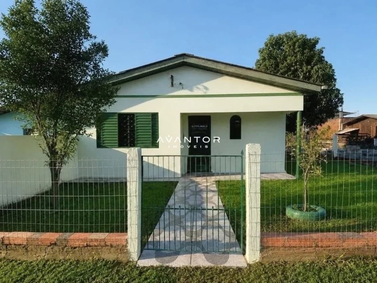 Fachada da casa com entrada — Casa com 2 quartos para alugar em Tancredo Neves, Santa Maria/RS