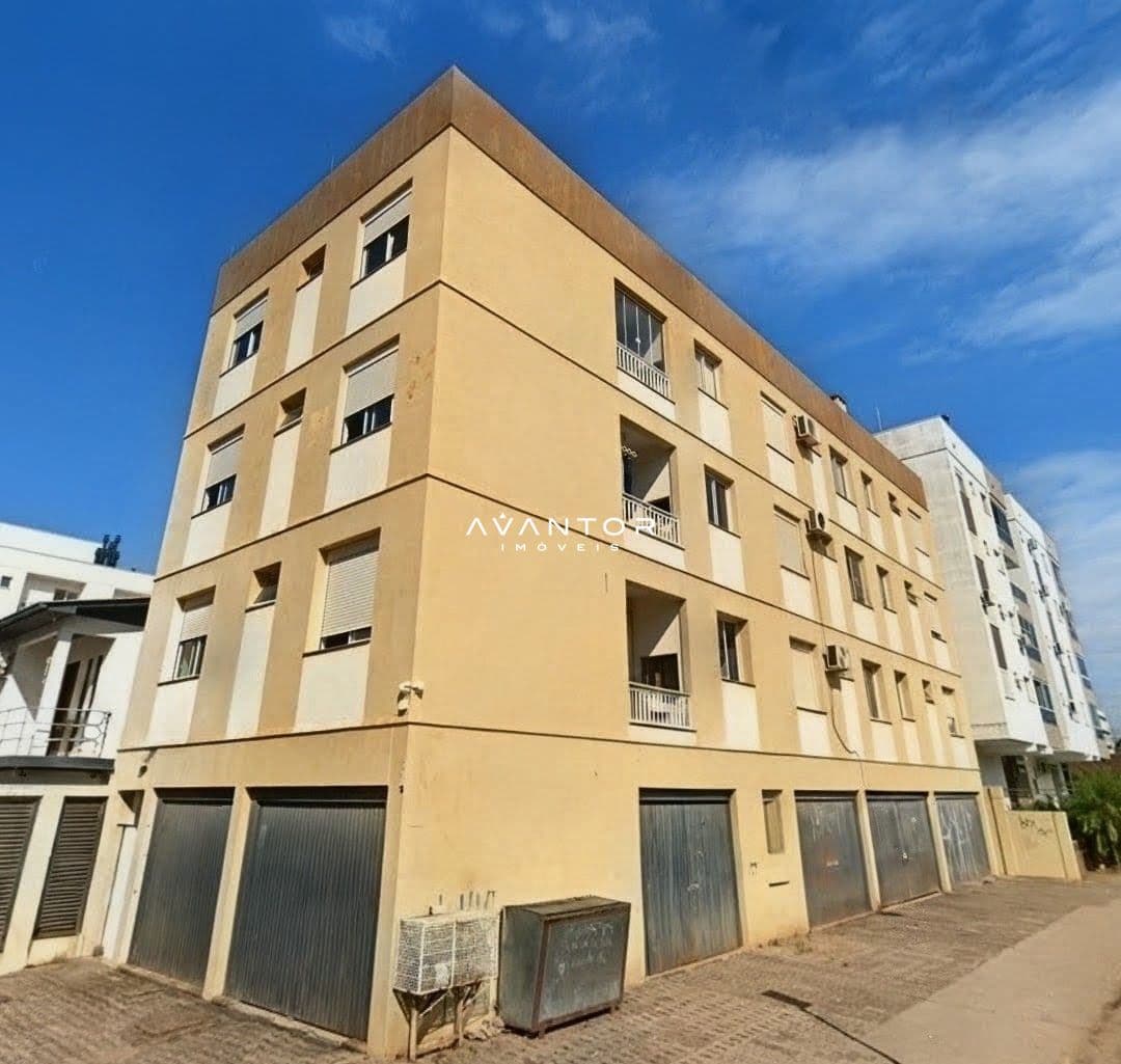 Fachada do prédio com garagem no térreo — Apartamento com 2 quartos à venda em Camobi, Santa Maria/RS