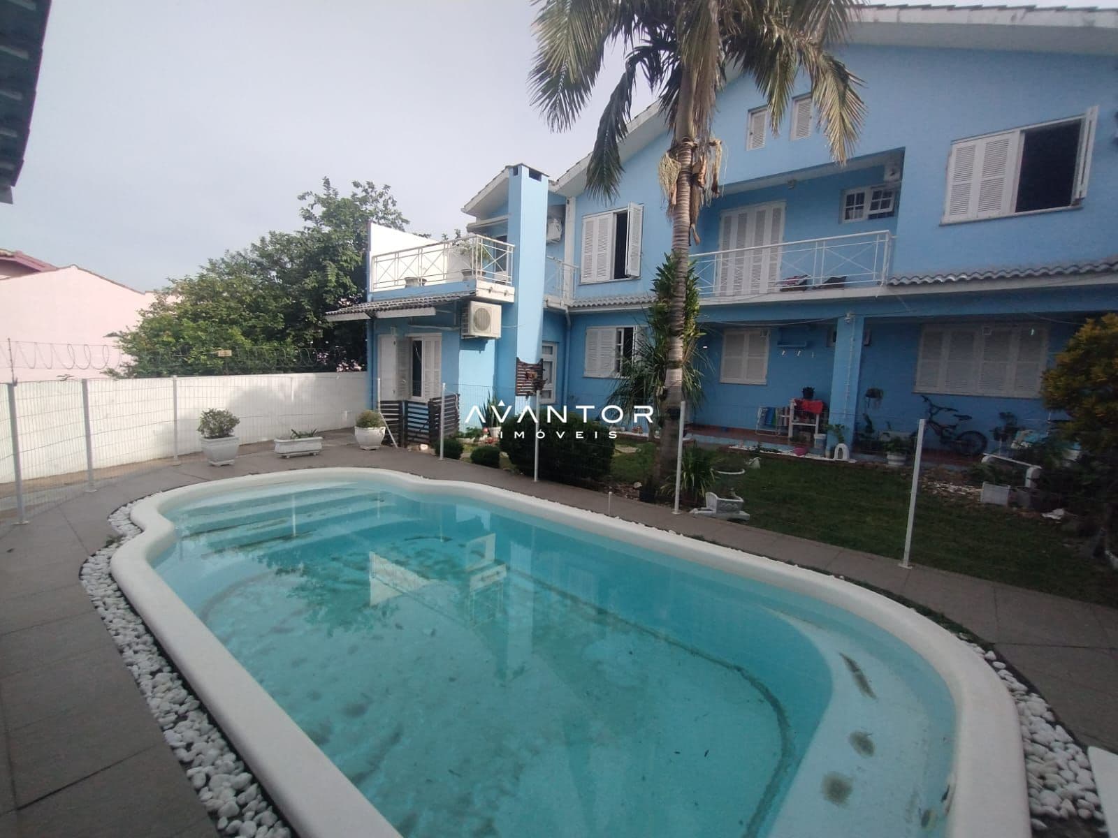 Piscina com área de lazer — Casa com 2 quartos à venda em Camobi, Santa Maria/RS