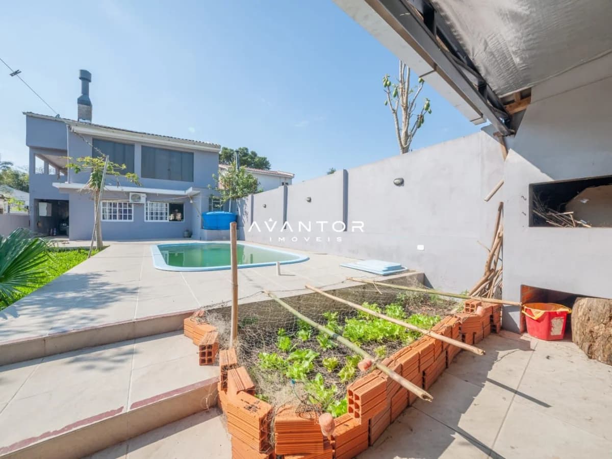 Área externa com piscina e horta — Casa com 5 quartos à venda em Nossa Senhora do Rosário, Santa Maria/RS