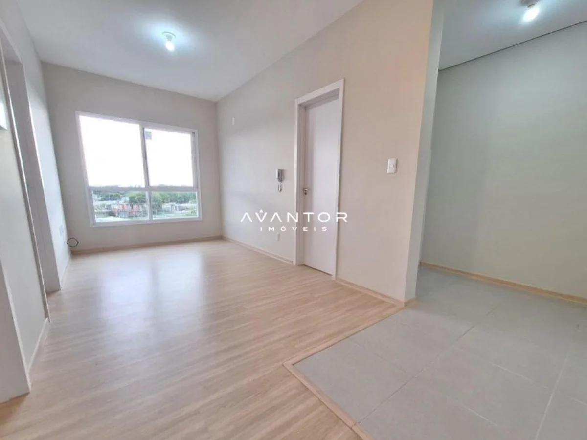 Sala de estar com janela e vista externa — Apartamento com 2 quartos à venda em Camobi, Santa Maria/RS