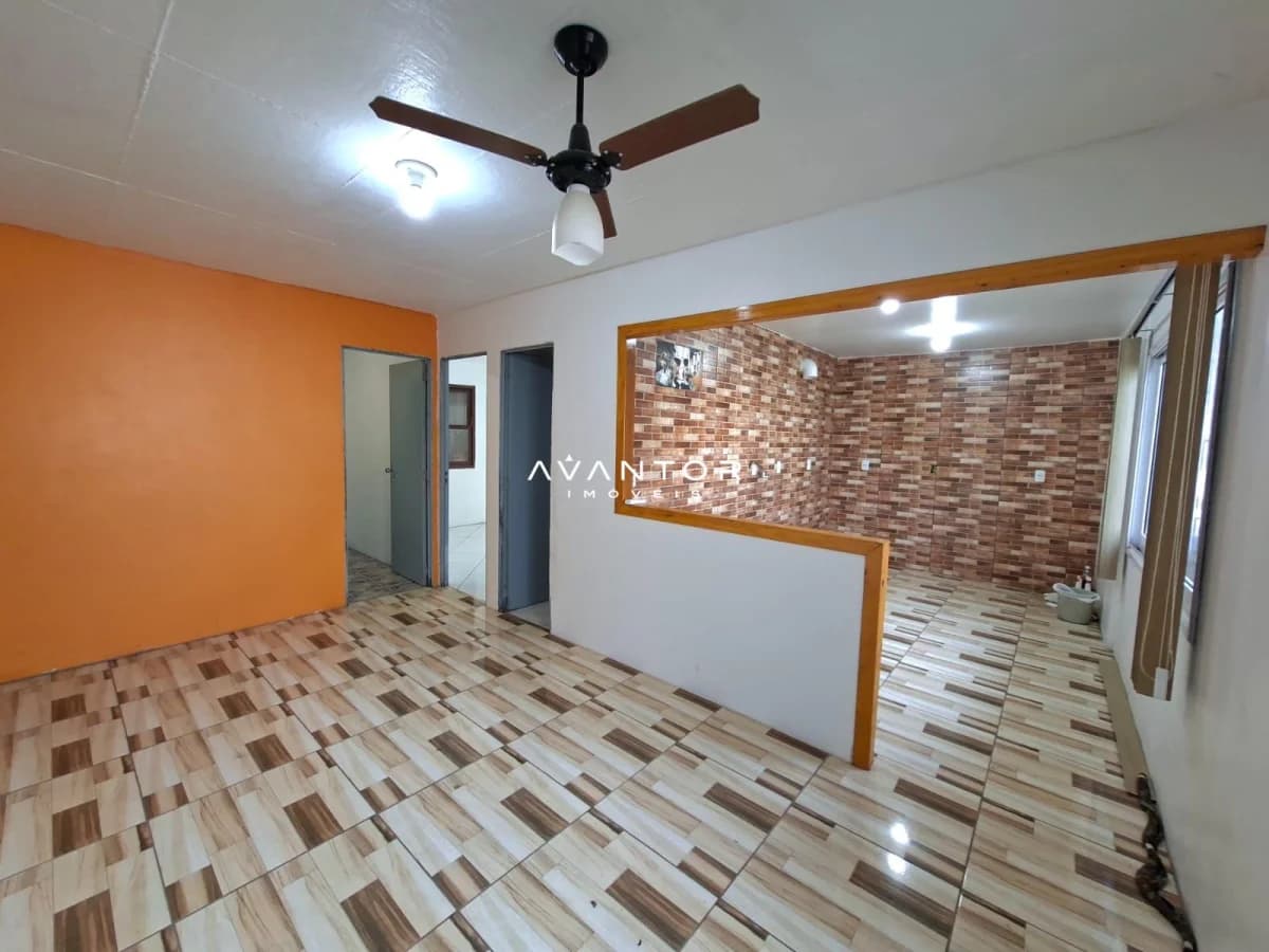 Sala de estar com parede pintada de laranja — Casa com 2 quartos à venda em Tancredo Neves, Santa Maria/RS