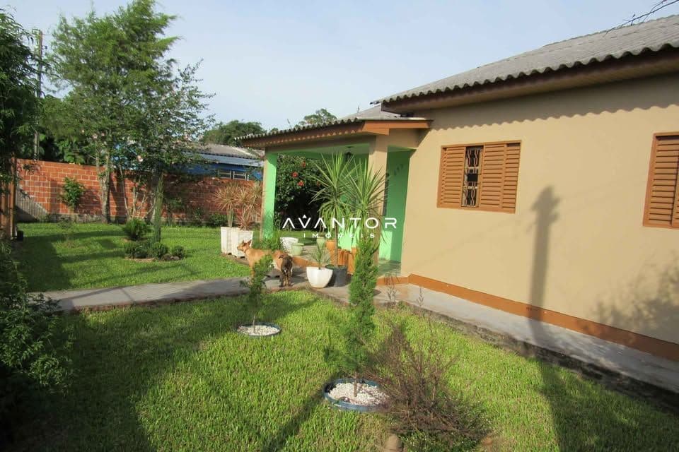 Pátio frontal com área verde — Casa com 3 quartos à venda em Centro, Dilermando de Aguiar/RS