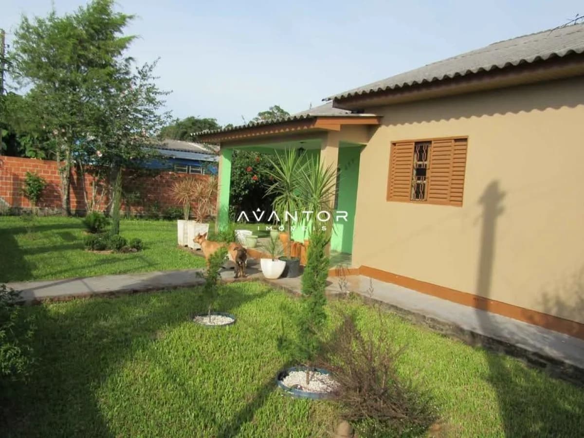 Pátio frontal com área verde — Casa com 3 quartos à venda em Centro, Dilermando de Aguiar/RS