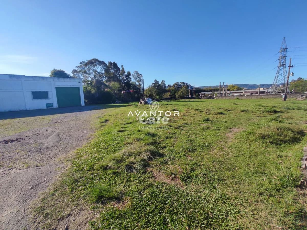 Terreno com galpão e vista ampla — Pavilhão à venda em Pinheiro Machado, Santa Maria/RS