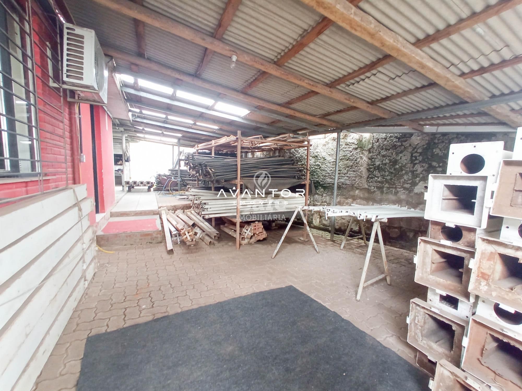 Excelente oportunidade!! Pavilhão comercial, faixa velha, com acesso frente /fundos e moni — Pavilhão com 4 salas para alugar em Pé de Plátano, Santa Maria/RS