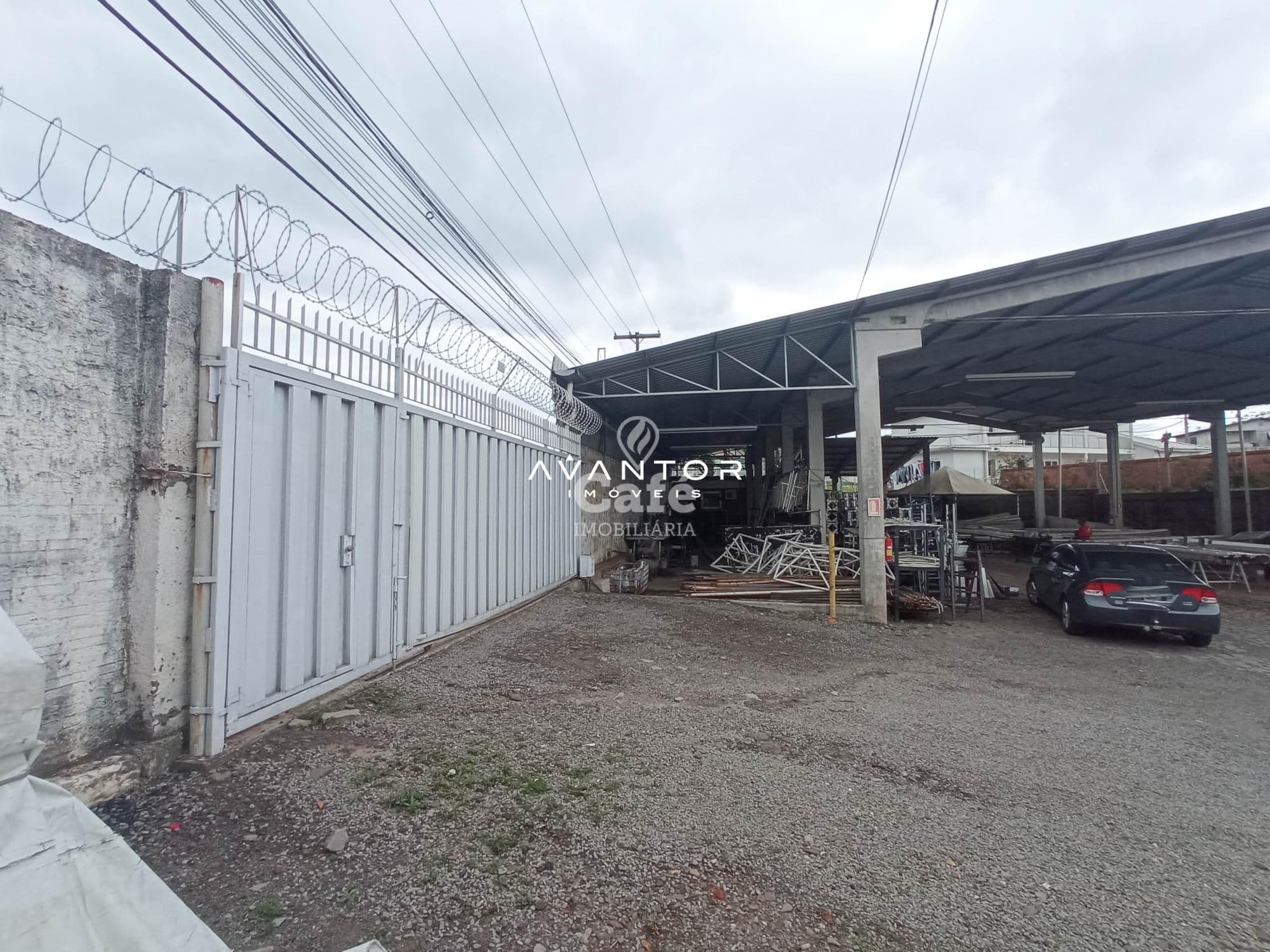 Excelente oportunidade!! Pavilhão comercial, faixa velha, com acesso frente /fundos e moni — Pavilhão com 4 salas para alugar em Pé de Plátano, Santa Maria/RS
