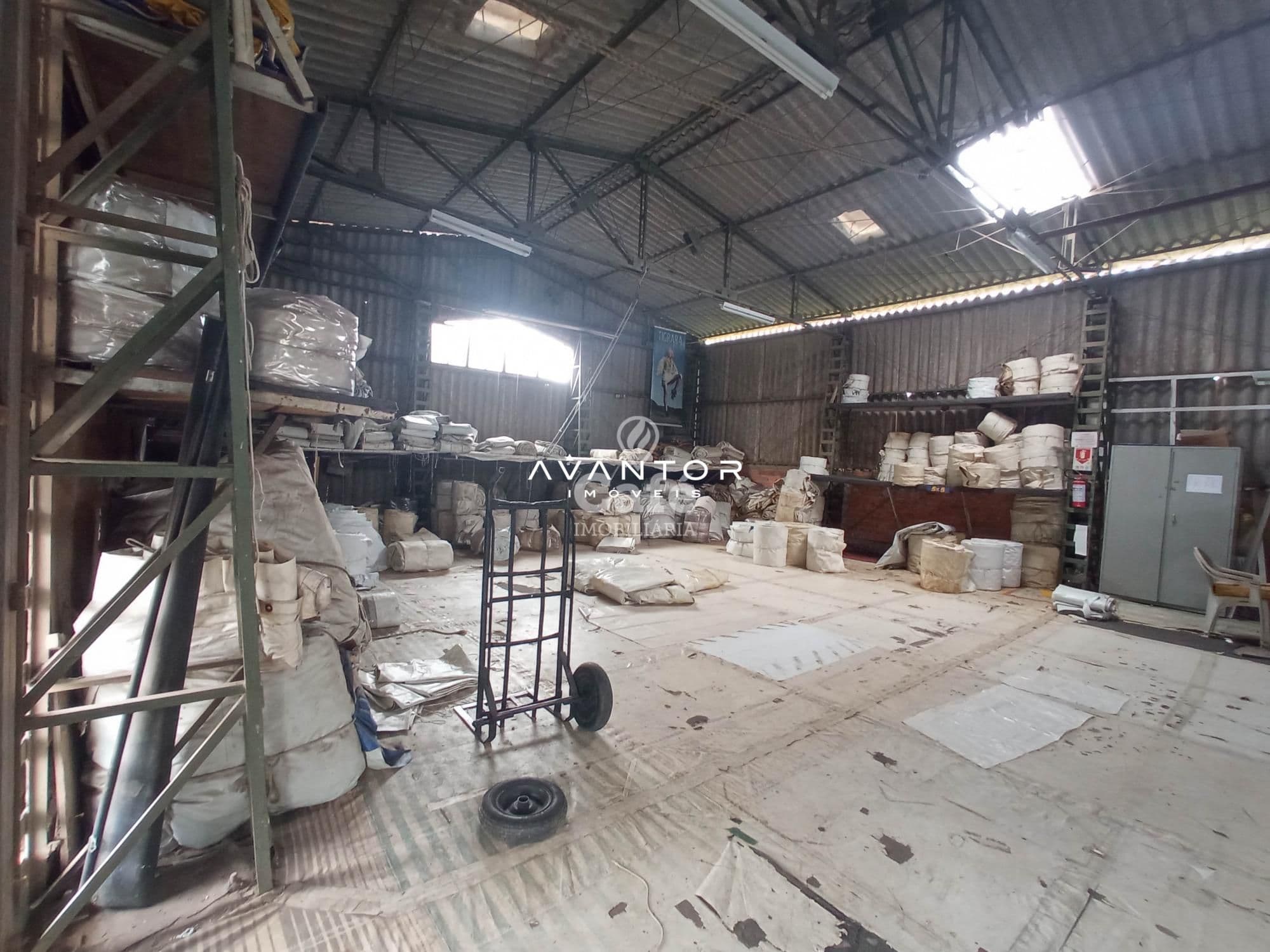 Excelente oportunidade!! Pavilhão comercial, faixa velha, com acesso frente /fundos e moni — Pavilhão com 4 salas para alugar em Pé de Plátano, Santa Maria/RS