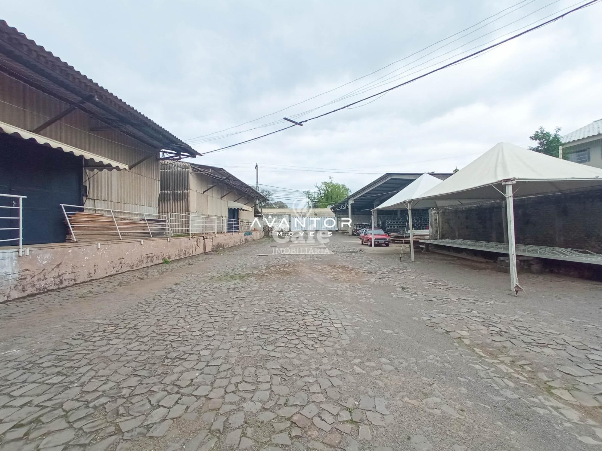 Excelente oportunidade!! Pavilhão comercial, faixa velha, com acesso frente /fundos e moni — Pavilhão com 4 salas para alugar em Pé de Plátano, Santa Maria/RS