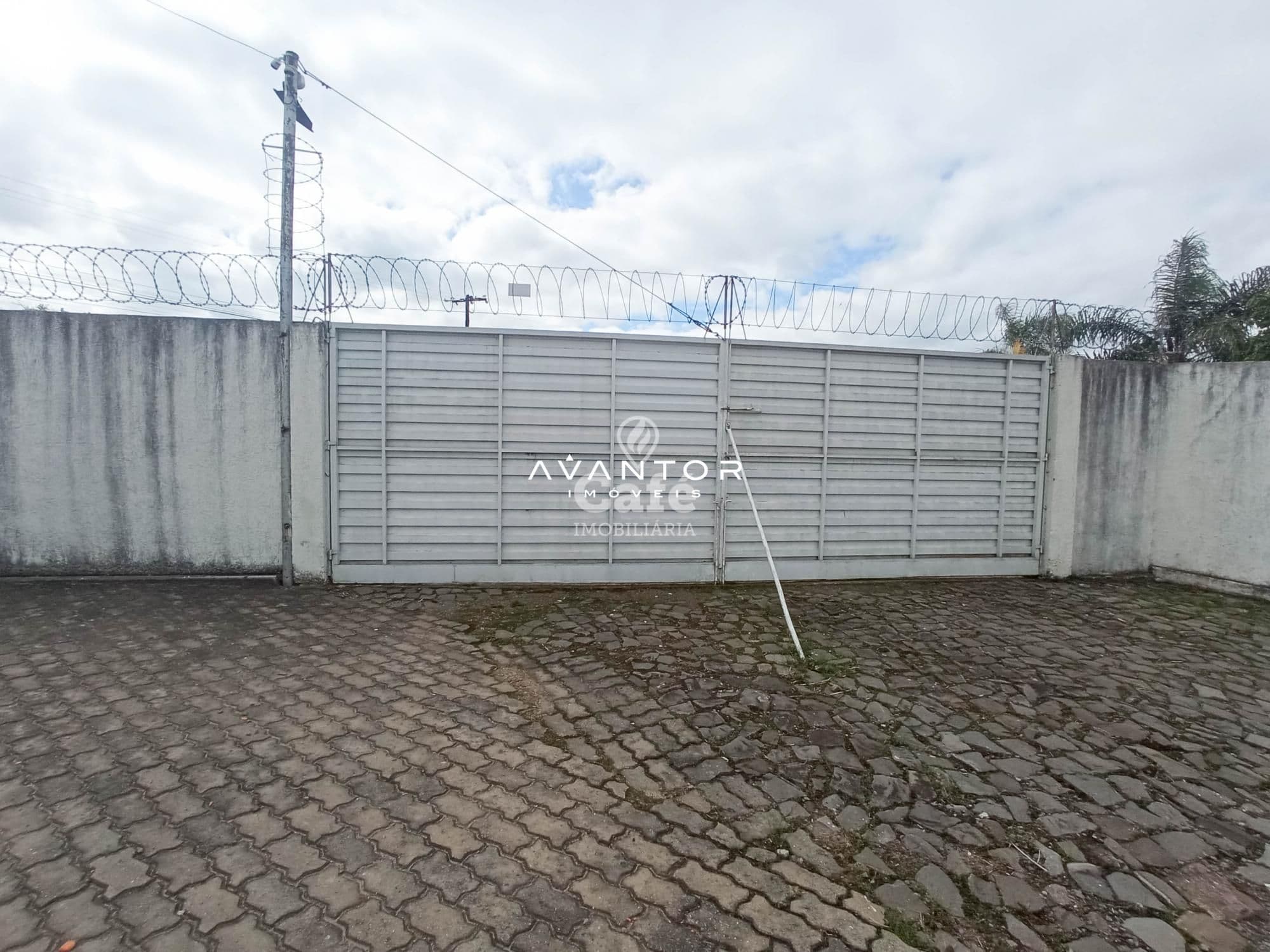 Excelente oportunidade!! Pavilhão comercial, faixa velha, com acesso frente /fundos e moni — Pavilhão com 4 salas para alugar em Pé de Plátano, Santa Maria/RS