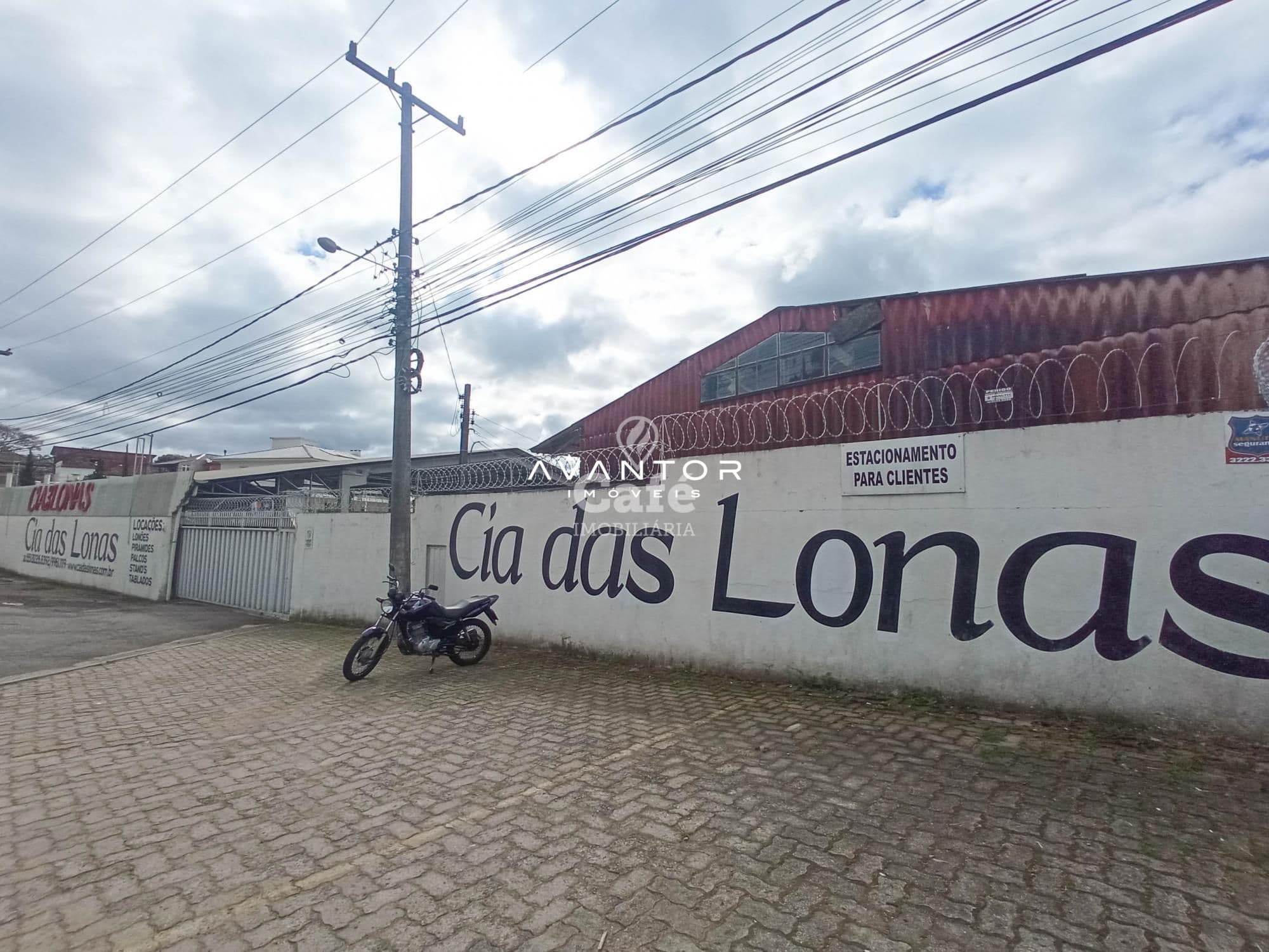 Excelente oportunidade!! Pavilhão comercial, faixa velha, com acesso frente /fundos e moni — Pavilhão com 4 salas para alugar em Pé de Plátano, Santa Maria/RS