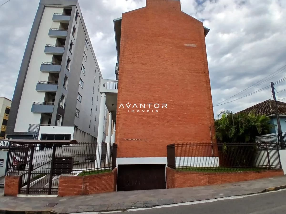 Fachada do prédio com sacada — Apartamento com 3 quartos para alugar no Edifício Continental, em Bonfim, Santa Maria/RS