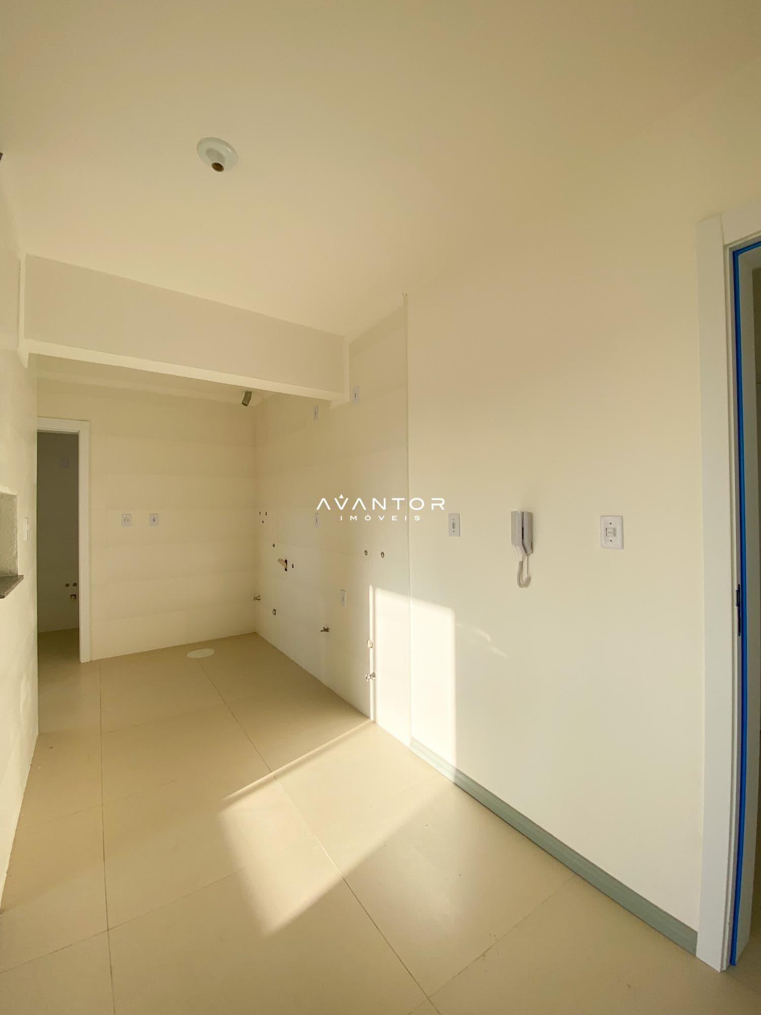 Apartamento 01 dormitório com vaga de garagem em Camobi e agua quente nas torneiras — Apartamento com 1 quarto à venda em Camobi, Santa Maria/RS