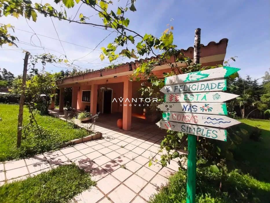 Fachada da casa com pátio — Casa com 2 quartos à venda em Etelvina, Itaara/RS