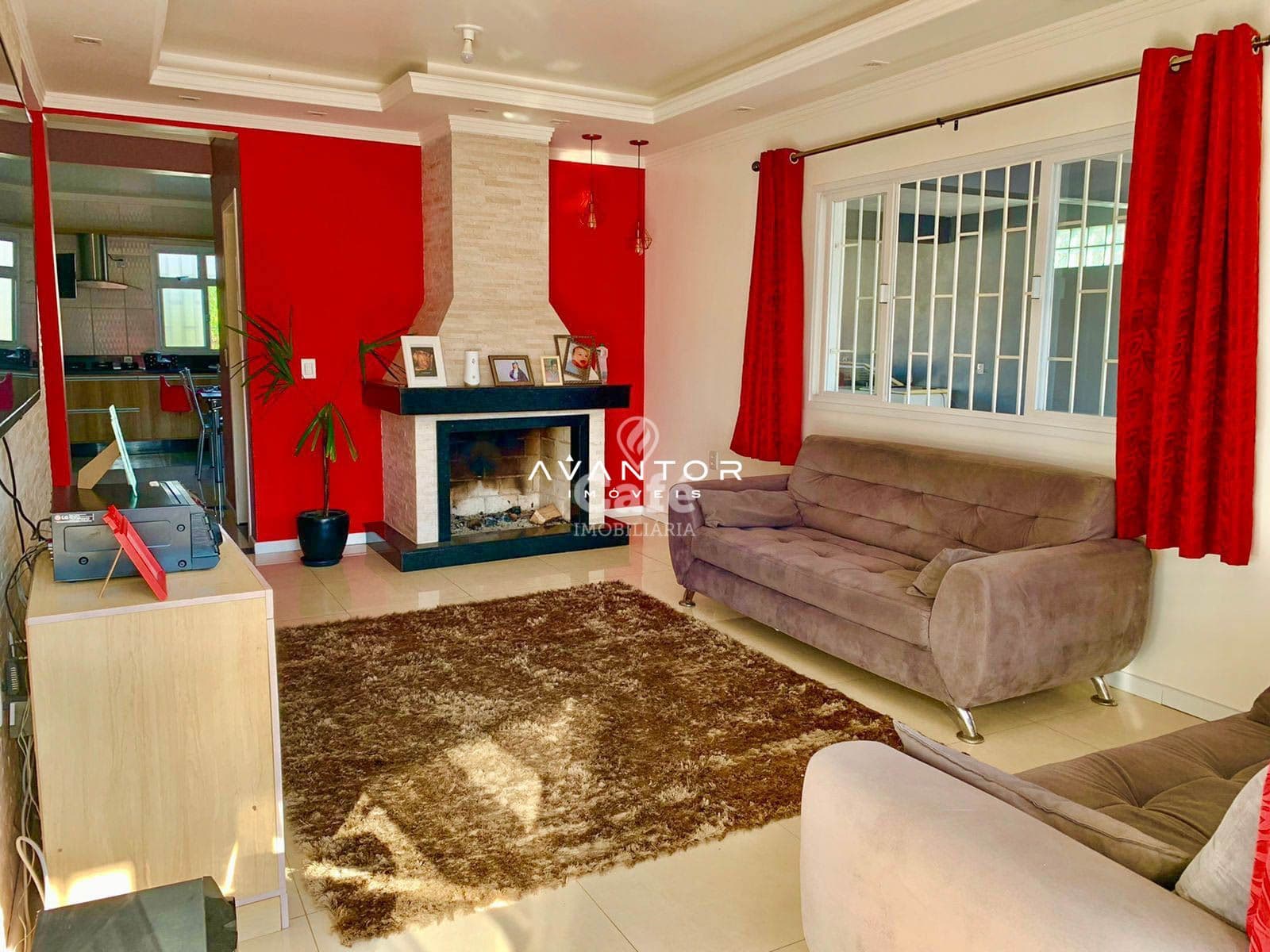 Lindíssima casa com terreno amplo, 03 dormitórios, 02 banheiros, 02 vagas de garagem — Casa com 3 quartos à venda em Divina Providência, Santa Maria/RS
