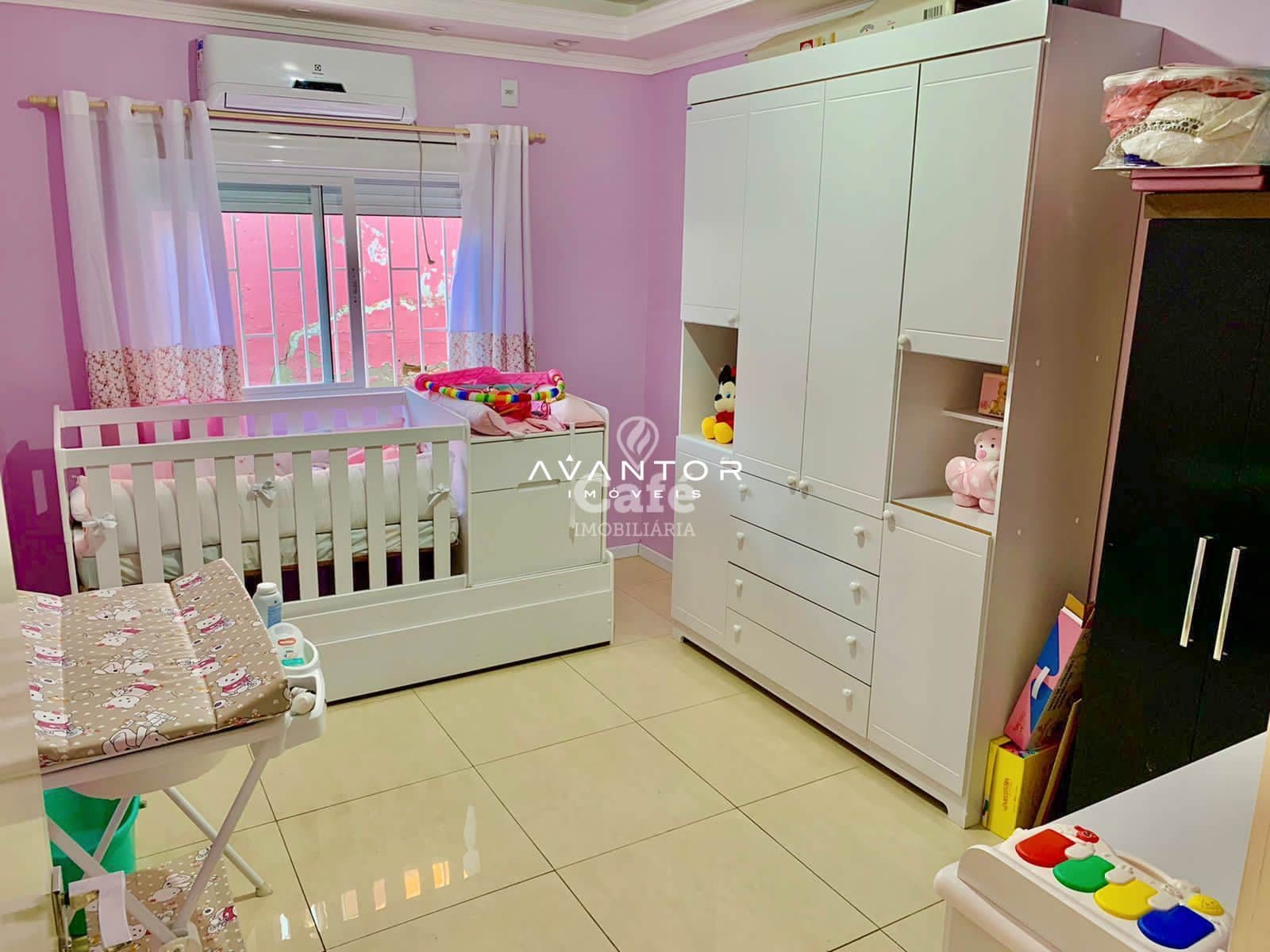 Lindíssima casa com terreno amplo, 03 dormitórios, 02 banheiros, 02 vagas de garagem — Casa com 3 quartos à venda em Divina Providência, Santa Maria/RS