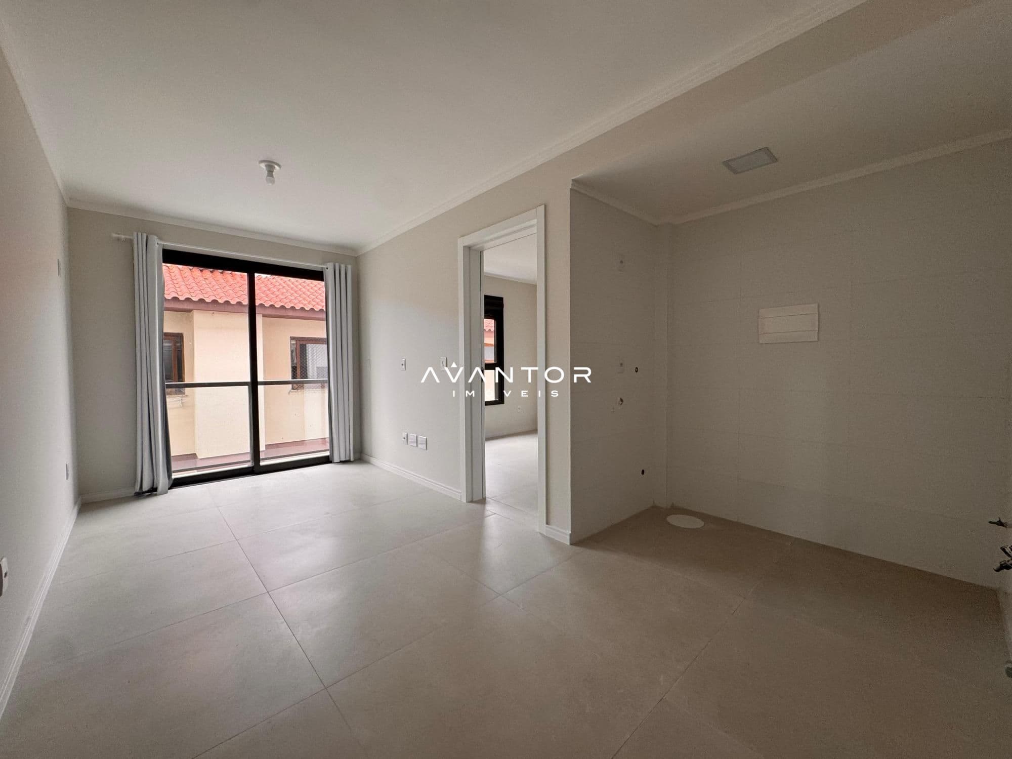 Sala integrada com sacada — Apartamento com 1 quarto à venda no Residencial Grey, em Camobi, Santa Maria/RS
