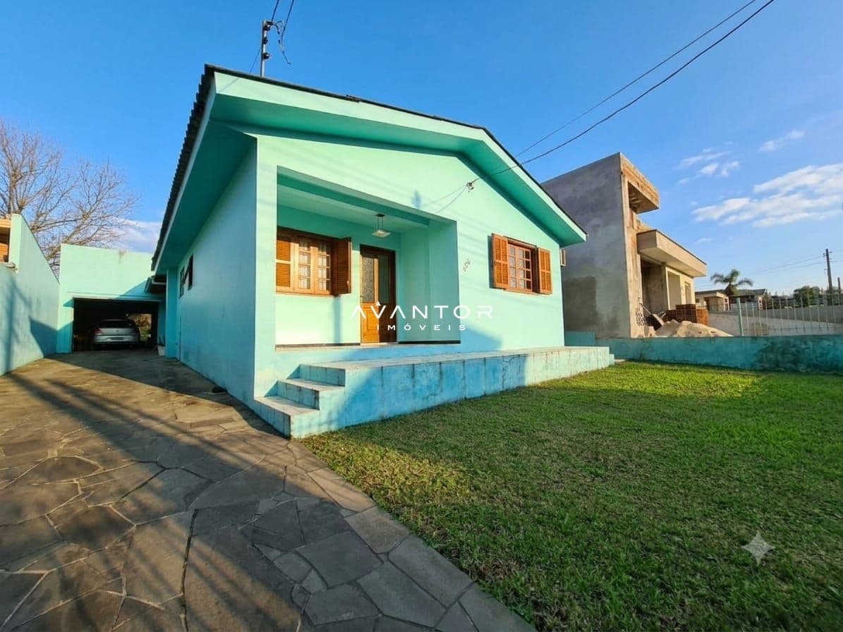 Fachada da casa com garagem — Casa com 3 quartos à venda em São José, Santa Maria/RS