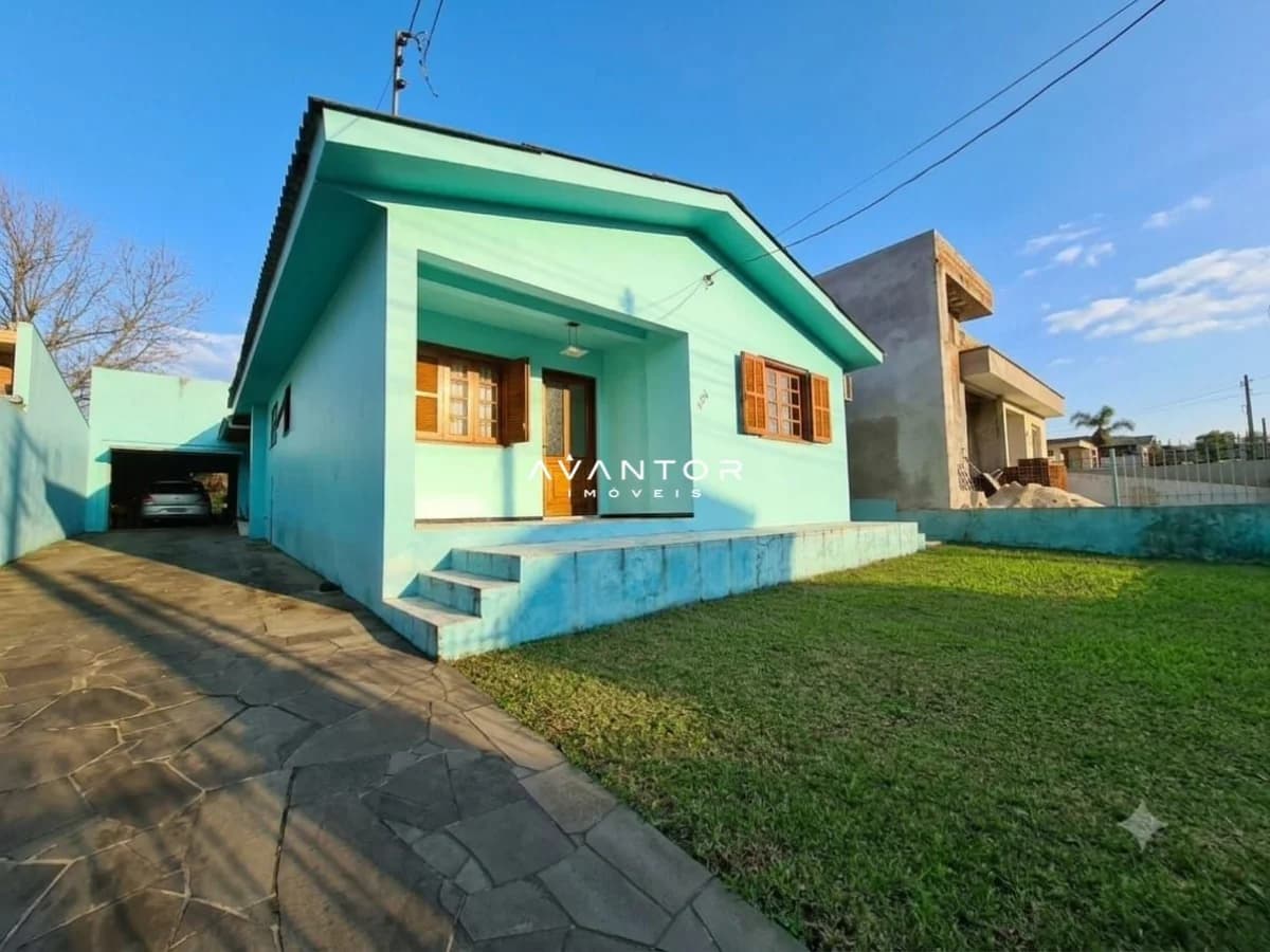 Fachada da casa com garagem — Casa com 3 quartos à venda em São José, Santa Maria/RS