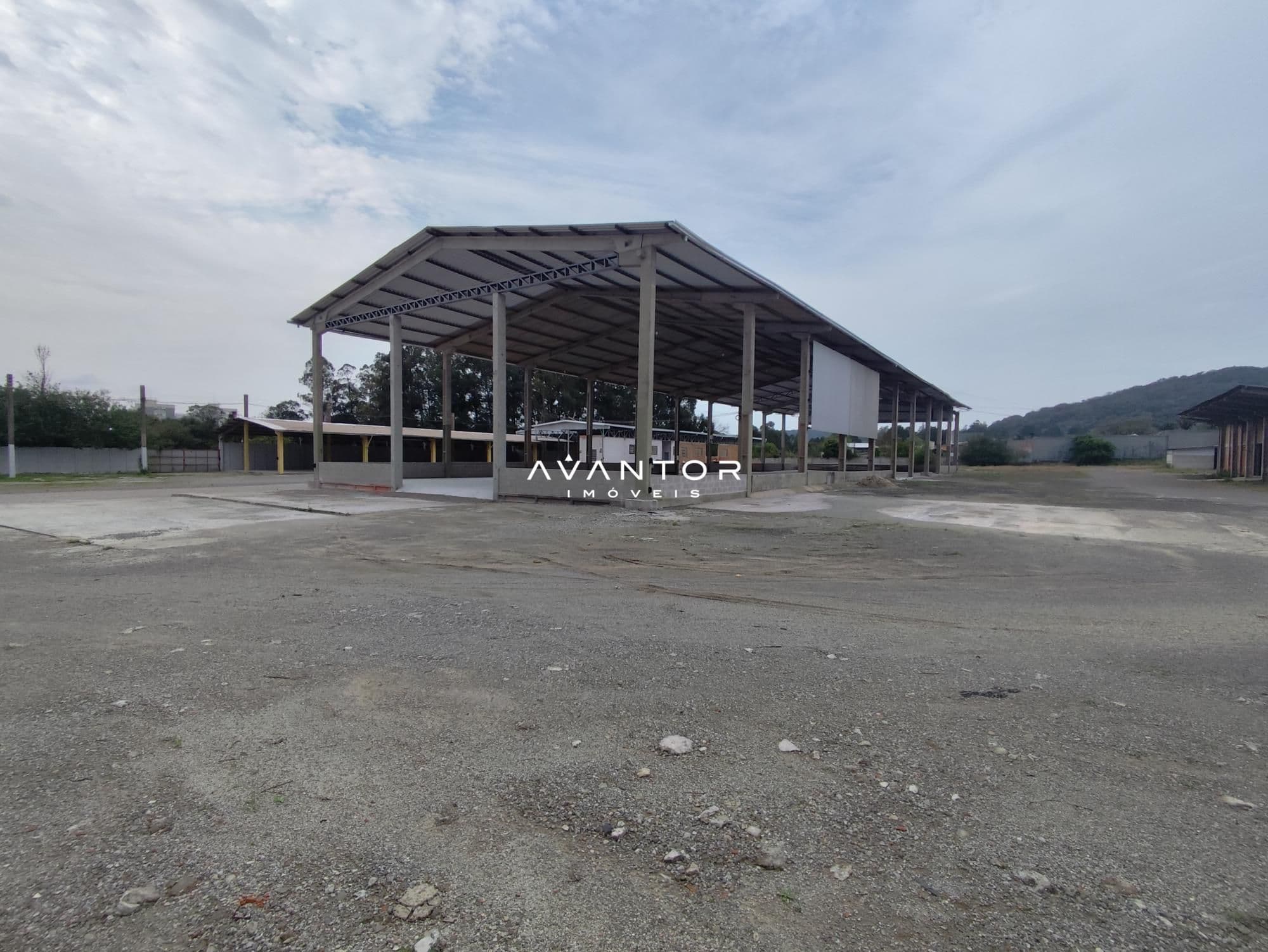 Sala Comercial com 10 salas para alugar em Nossa Senhora Medianeira, Santa Maria/RS — foto 4 de 25