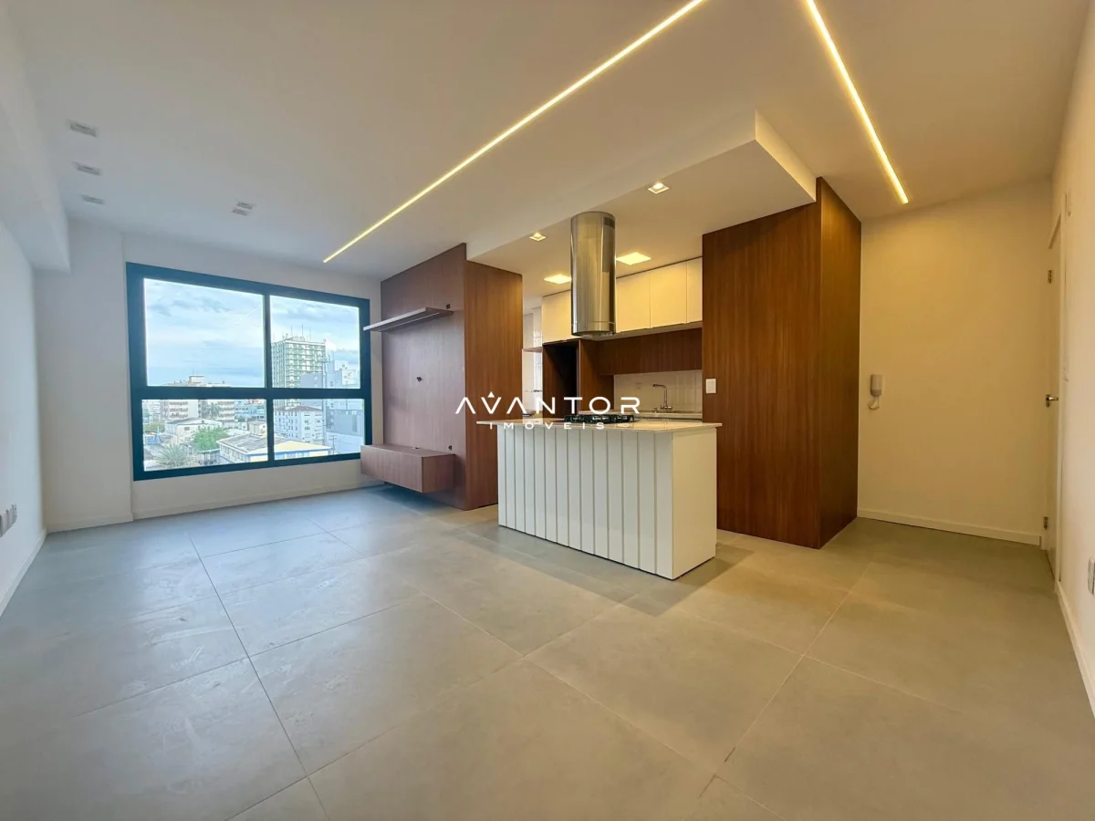 Cozinha integrada à sala com janelas — Apartamento com 2 quartos à venda no Residencial Livty, em Centro, Santa Maria/RS