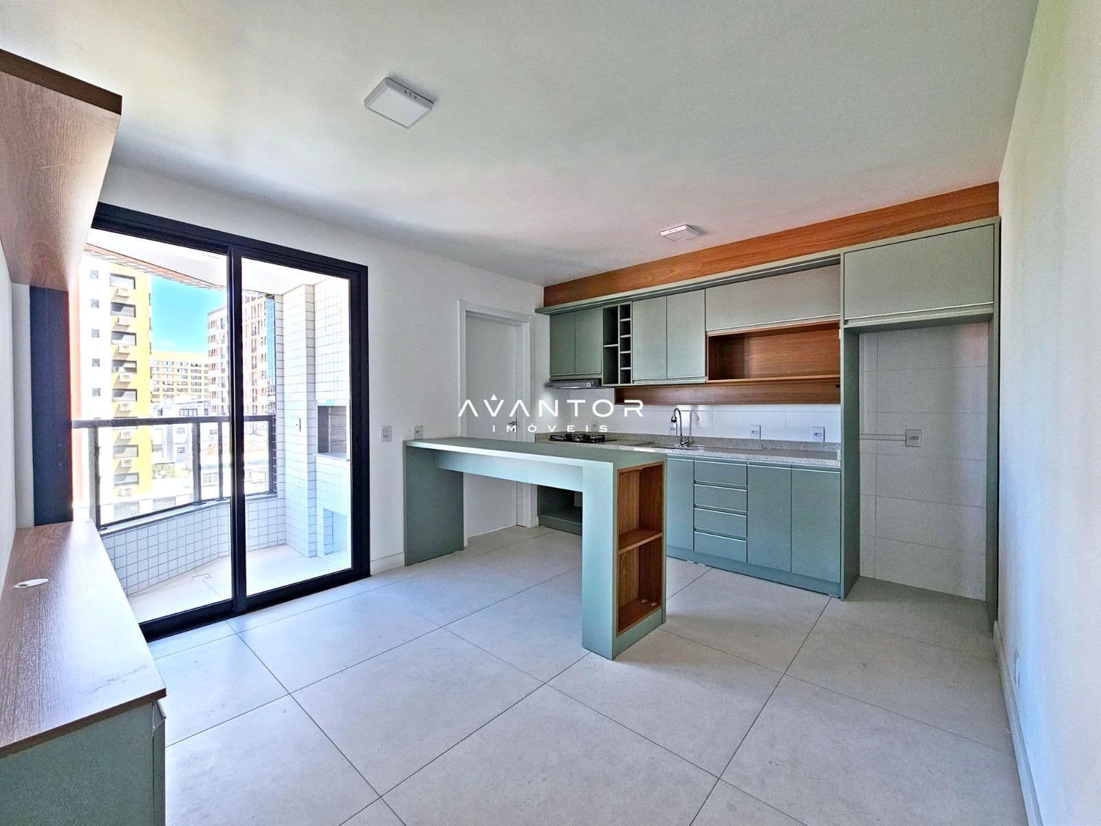 Cozinha com armários planejados e sacada — Apartamento com 1 quarto à venda no Residencial VIVANT, em Centro, Santa Maria/RS