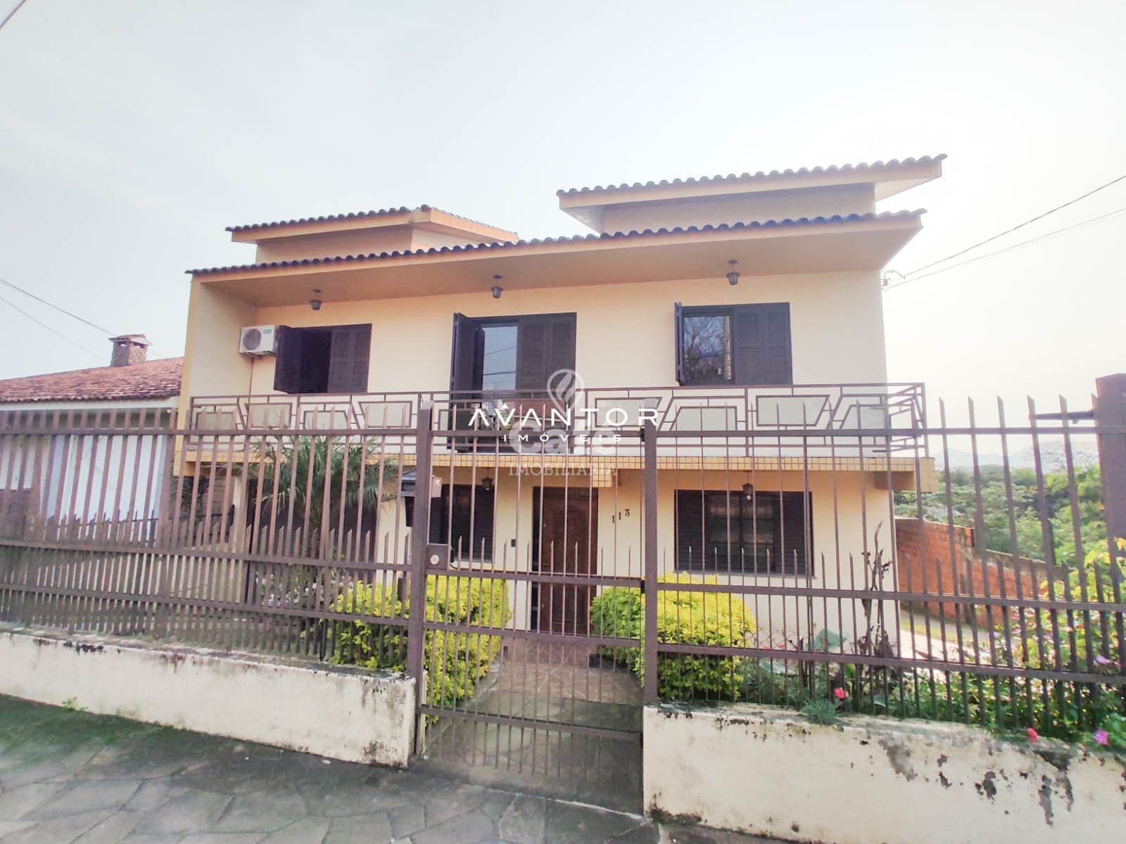 Ampla Casa no residencial Alto da colina à 100 metros da faixa velha de Camobi — Casa com 5 quartos à venda em Camobi, Santa Maria/RS