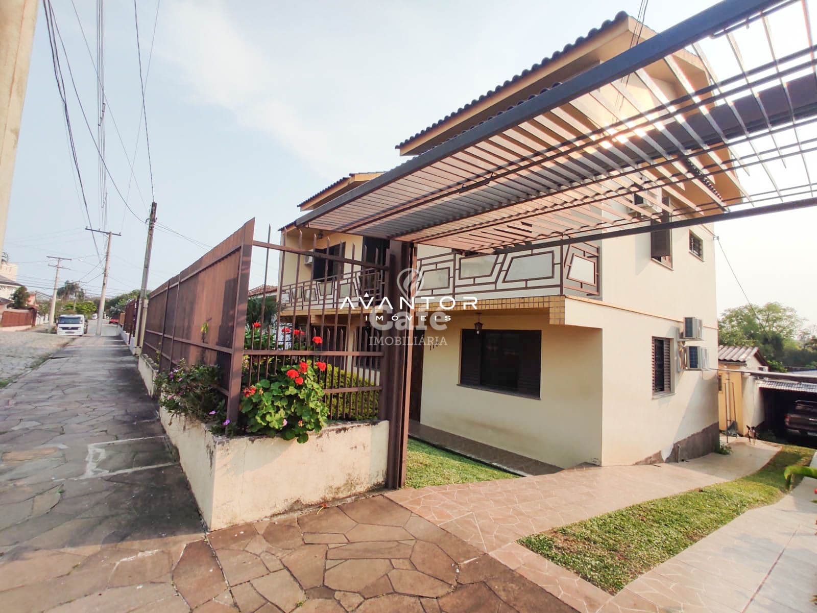 Ampla Casa no residencial Alto da colina à 100 metros da faixa velha de Camobi — Casa com 5 quartos à venda em Camobi, Santa Maria/RS