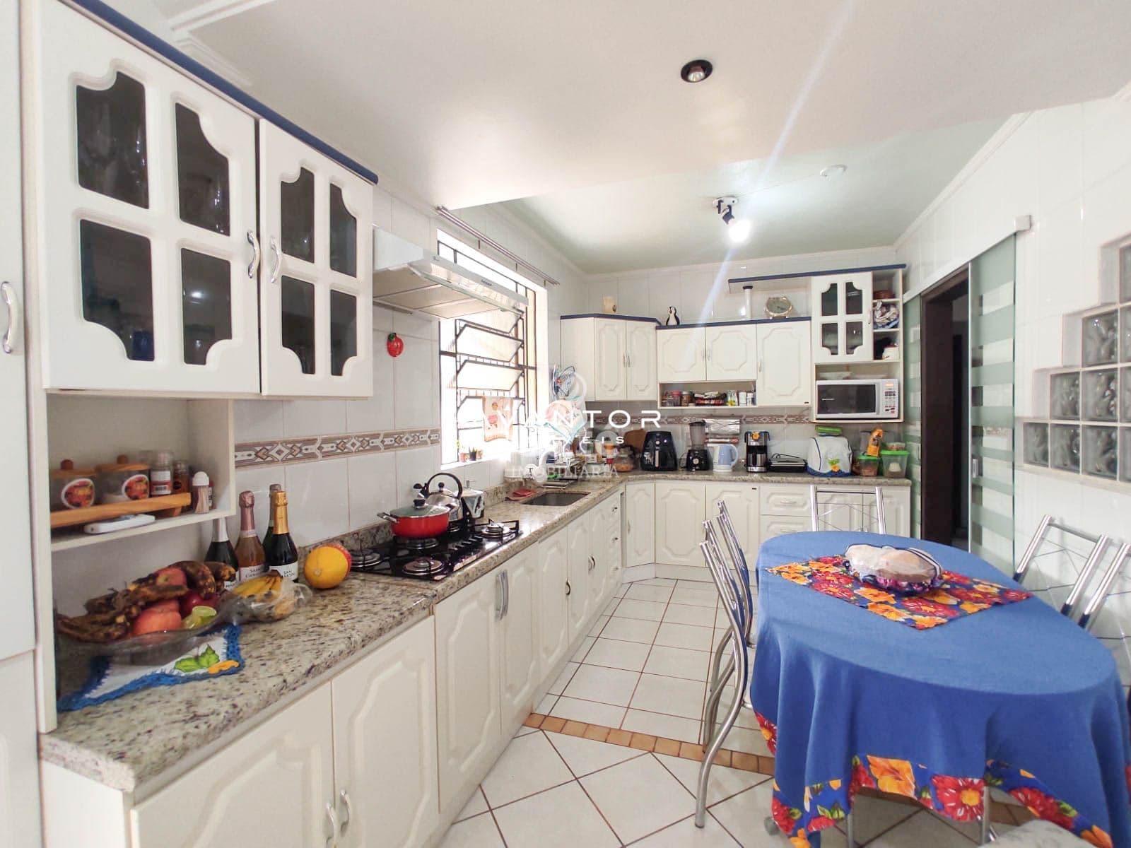 Ampla Casa no residencial Alto da colina à 100 metros da faixa velha de Camobi — Casa com 5 quartos à venda em Camobi, Santa Maria/RS