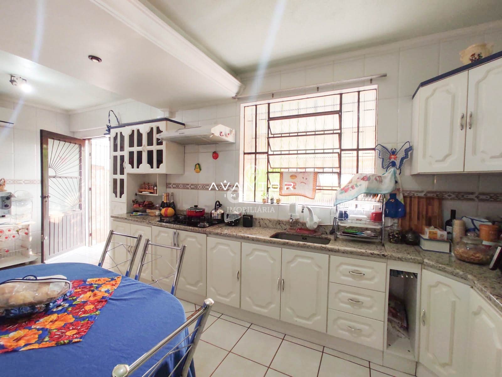 Ampla Casa no residencial Alto da colina à 100 metros da faixa velha de Camobi — Casa com 5 quartos à venda em Camobi, Santa Maria/RS