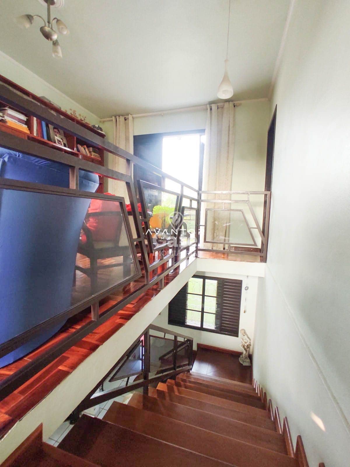 Ampla Casa no residencial Alto da colina à 100 metros da faixa velha de Camobi — Casa com 5 quartos à venda em Camobi, Santa Maria/RS
