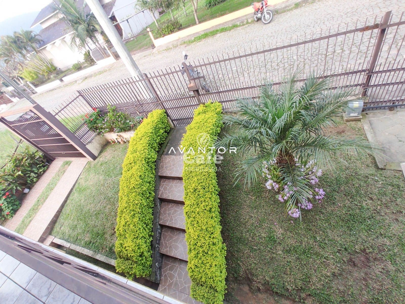Ampla Casa no residencial Alto da colina à 100 metros da faixa velha de Camobi — Casa com 5 quartos à venda em Camobi, Santa Maria/RS