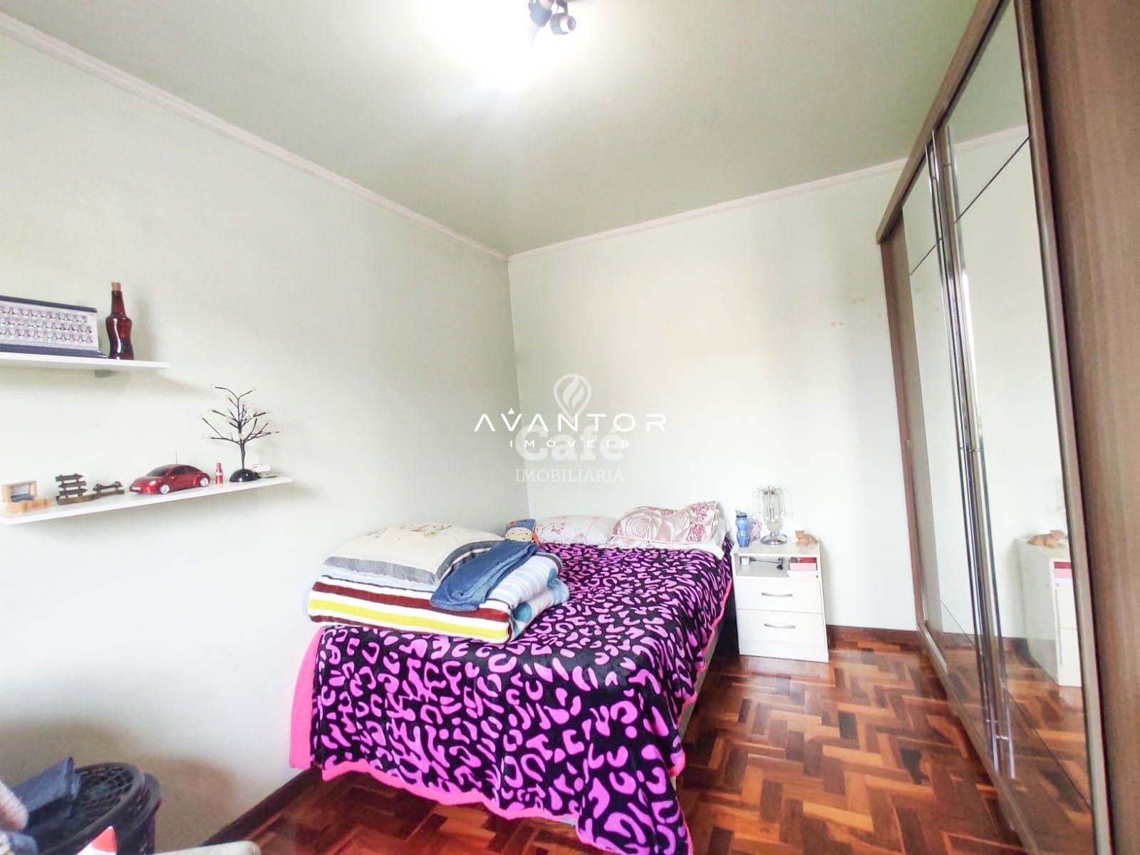 Ampla Casa no residencial Alto da colina à 100 metros da faixa velha de Camobi — Casa com 5 quartos à venda em Camobi, Santa Maria/RS