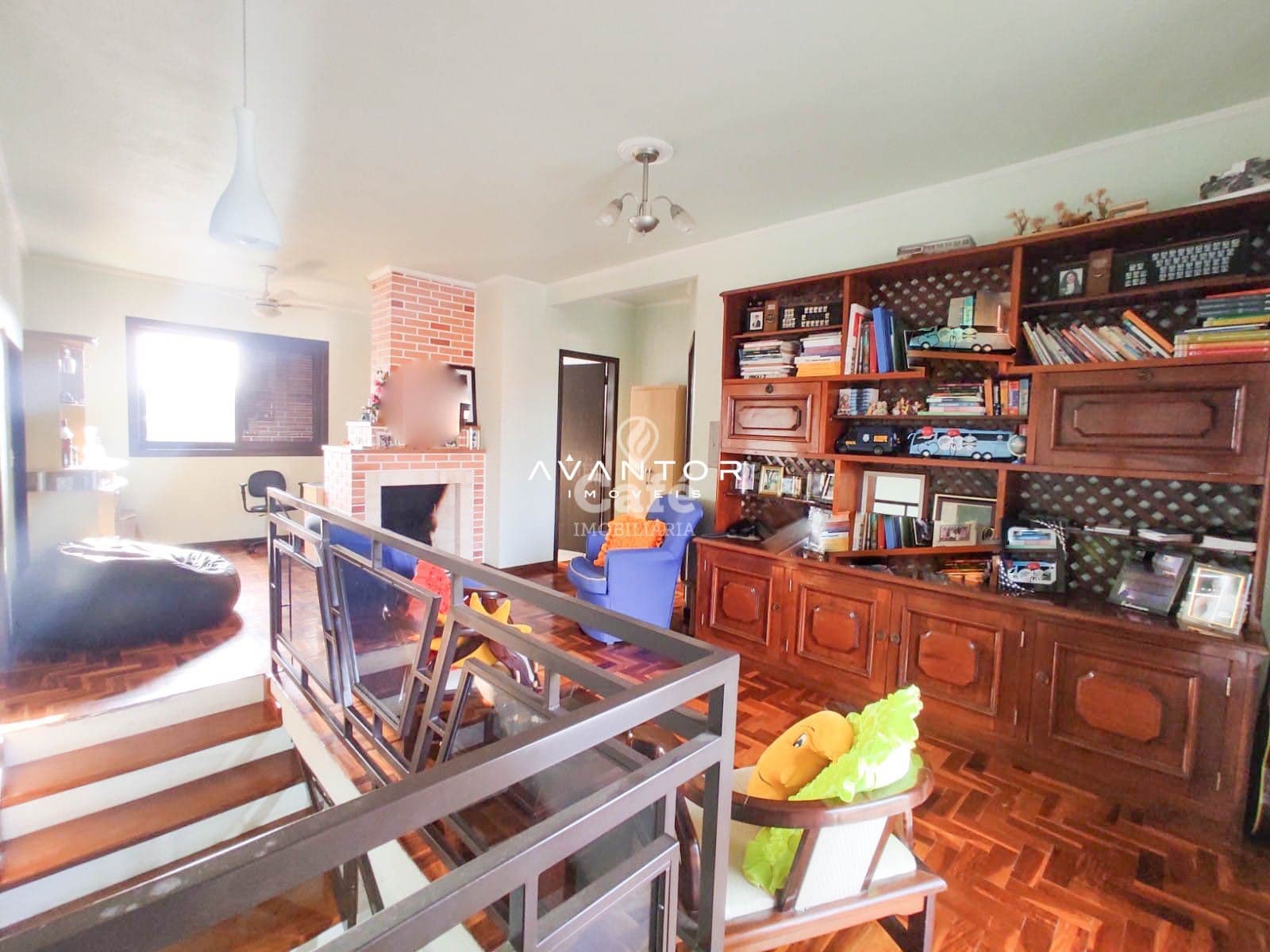 Ampla Casa no residencial Alto da colina à 100 metros da faixa velha de Camobi — Casa com 5 quartos à venda em Camobi, Santa Maria/RS
