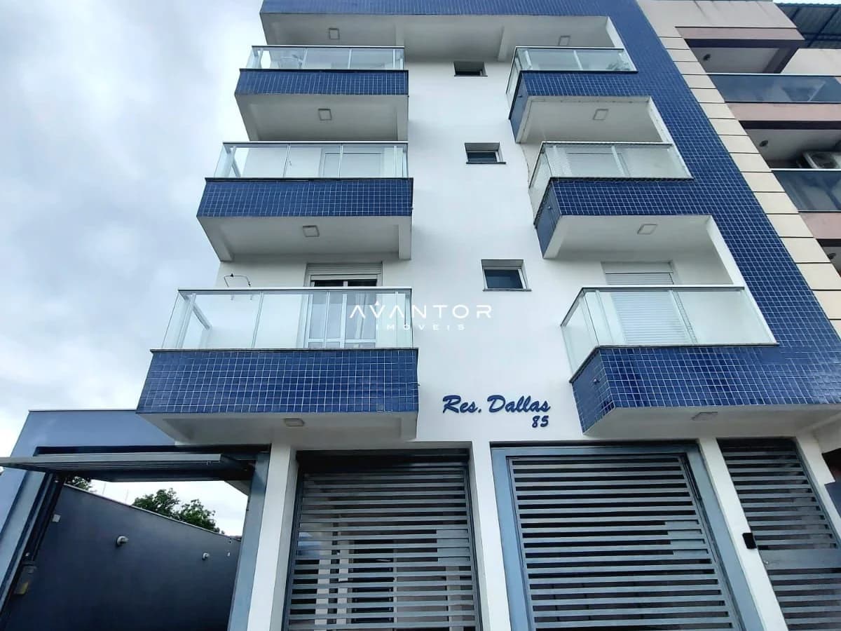 Fachada do prédio com sacadas — Apartamento com 1 quarto à venda no Residencial Dallas, em Camobi, Santa Maria/RS
