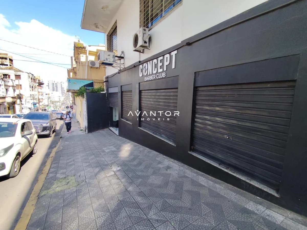 Fachada da construção com garagem — Loja com 1 sala para alugar em Centro, Santa Maria/RS