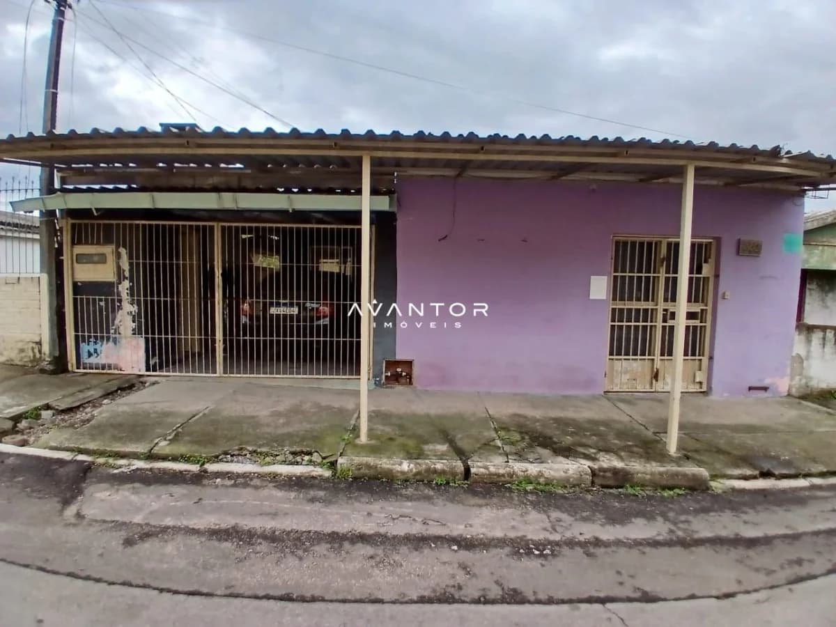 Fachada da casa com garagem — Casa com 2 quartos à venda em Juscelino Kubitschek, Santa Maria/RS